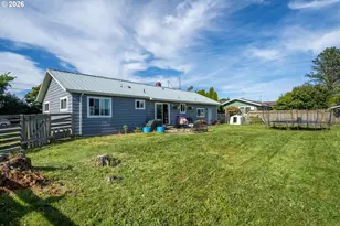 1207 9th St, Tillamook, OR 97141 - Photo 21