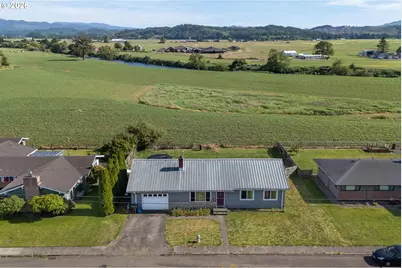 1207 9th St, Tillamook, OR 97141 - Photo 25