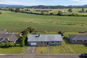 1207 9th St, Tillamook, OR 97141 - Photo 25