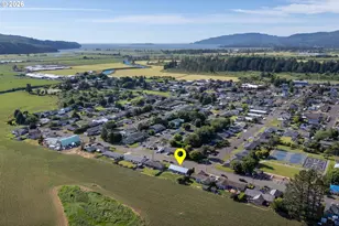 1207 9th St, Tillamook, OR 97141 - Photo 27