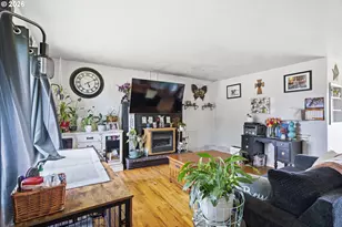 1207 9th St, Tillamook, OR 97141 - Photo 5