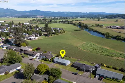 1207 9th St, Tillamook, OR 97141 - Photo 3