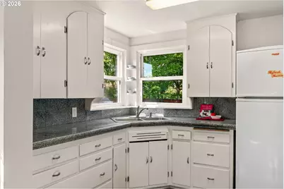 886 Polk St, Eugene, OR 97402 - Photo 9