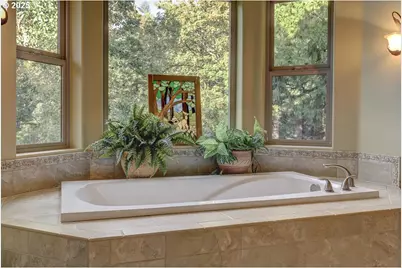 9530 S F Little Butte Cir, Eagle Point, OR 97524 - Photo 41