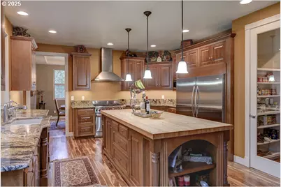 9530 S F Little Butte Cir, Eagle Point, OR 97524 - Photo 15