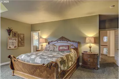 9530 S F Little Butte Cir, Eagle Point, OR 97524 - Photo 37