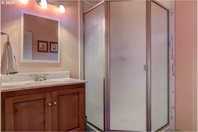 9530 S F Little Butte Cir, Eagle Point, OR 97524 - Photo 35