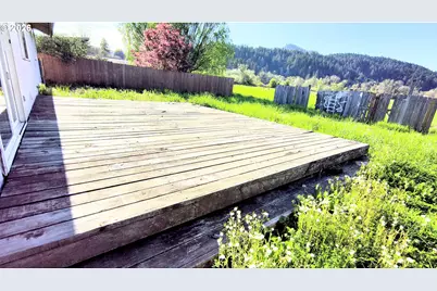 214 Valley Ct, Sutherlin, OR 97479 - Photo 15