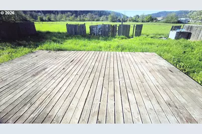 214 Valley Ct, Sutherlin, OR 97479 - Photo 3