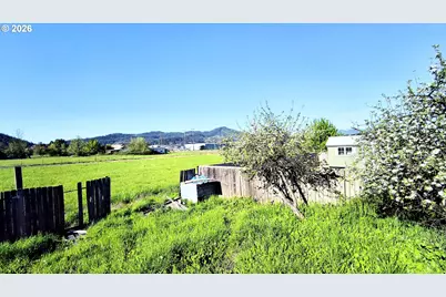 214 Valley Ct, Sutherlin, OR 97479 - Photo 19