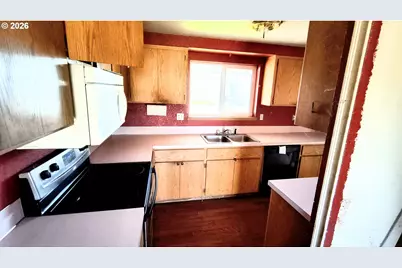 214 Valley Ct, Sutherlin, OR 97479 - Photo 13