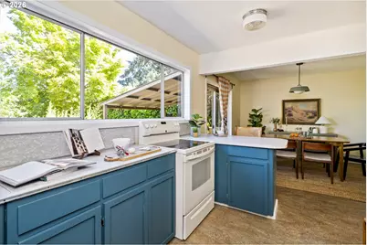 9556 N Tioga Ave, Portland, OR 97203 - Photo 15