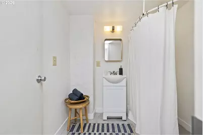 9556 N Tioga Ave, Portland, OR 97203 - Photo 35