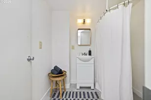 9556 N Tioga Ave, Portland, OR 97203 - Photo 35