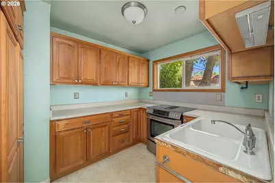 929 18th St, Springfield, OR 97477 - Photo 9
