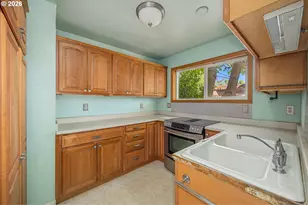 929 18th St, Springfield, OR 97477 - Photo 9