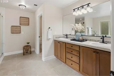 19319 Dogwood Ct, Lake Oswego, OR 97035 - Photo 29