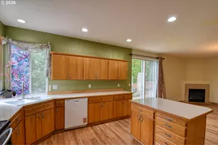 15315 SE Ogden Dr, Portland, OR 97236 - Photo 9