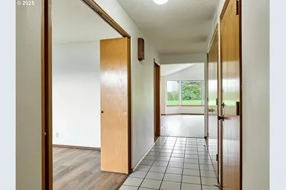 2135 Country Club Ter, Woodburn, OR 97071 - Photo 5