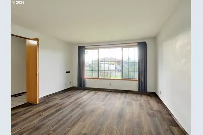 2135 Country Club Ter, Woodburn, OR 97071 - Photo 3