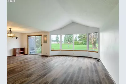 2135 Country Club Ter, Woodburn, OR 97071 - Photo 7