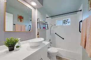 1015 SW Bertha Blvd, Portland, OR 97219 - Photo 11
