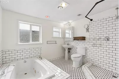 6356 NE Durham Ave, Portland, OR 97211 - Photo 15
