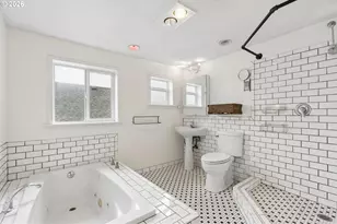 6356 NE Durham Ave, Portland, OR 97211 - Photo 15