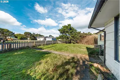 1015 Franklin Ave, Bandon, OR 97411 - Photo 25