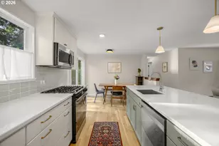 4743 SW Seymour Ct, Portland, OR 97221 - Photo 9
