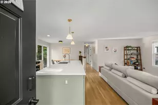 4743 SW Seymour Ct, Portland, OR 97221 - Photo 3