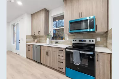 8328 N Bank St, Portland, OR 97203 - Photo 5