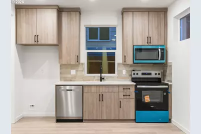 8328 N Bank St, Portland, OR 97203 - Photo 13