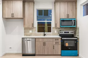 8328 N Bank St, Portland, OR 97203 - Photo 13