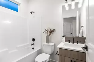 8328 N Bank St, Portland, OR 97203 - Photo 9