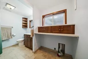 1831 SW Evans St, Portland, OR 97219 - Photo 25