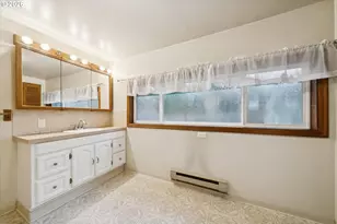 1831 SW Evans St, Portland, OR 97219 - Photo 29