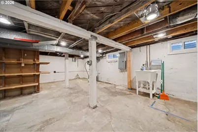 1831 SW Evans St, Portland, OR 97219 - Photo 35