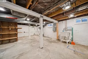 1831 SW Evans St, Portland, OR 97219 - Photo 35