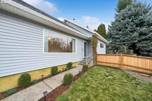 1831 SW Evans St, Portland, OR 97219 - Photo 7