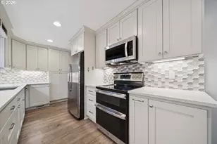 1831 SW Evans St, Portland, OR 97219 - Photo 15