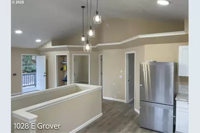 1028 E Grover Ave, Cottage Grove, OR 97424 - Photo 5