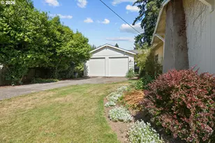 10737 NE Shaver St, Portland, OR 97220 - Photo 5