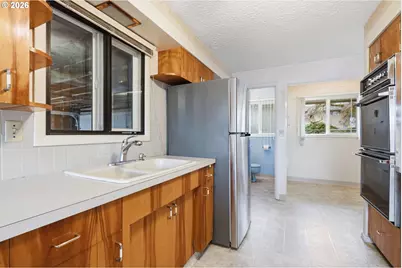 1010 NE 65th St, Vancouver, WA 98665 - Photo 9