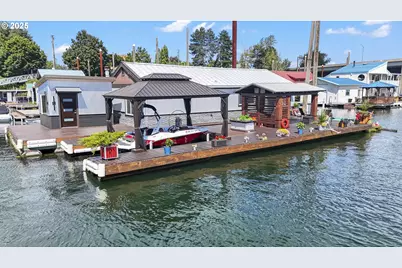 1645 N Jantzen Ave, Portland, OR 97217 - Photo 1