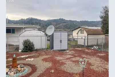 8 NE Mary Ann Ln, Roseburg, OR 97470 - Photo 19