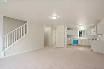 2518 SE 130th Ave, Portland, OR 97236 - Photo 3