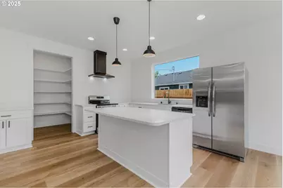 1209 S 6th Ave, Kelso, WA 98626 - Photo 9