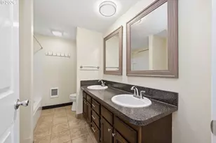 3659 W 18th Ave, Eugene, OR 97402 - Photo 25