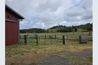 91146 Pioneer Farm Rd, Warrenton, OR 97146 - Photo 13